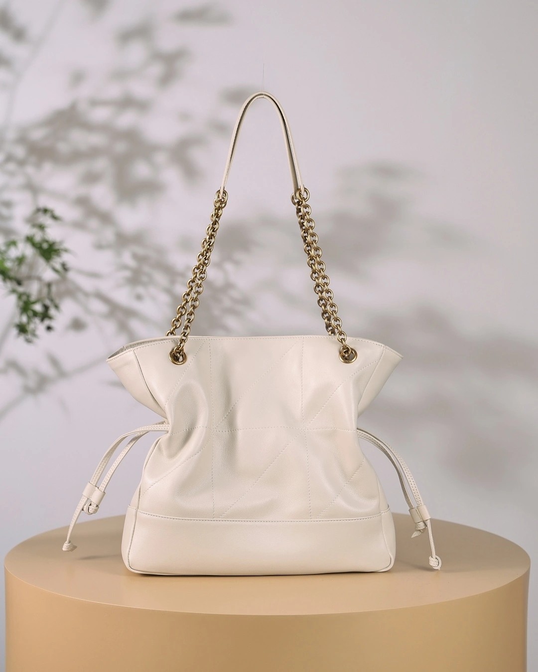 MOMO-- Yv5s 833948-AAB32-9207 high quality version Jamie 4.3 Large POCHON sheepskin item:E-B000I1814
